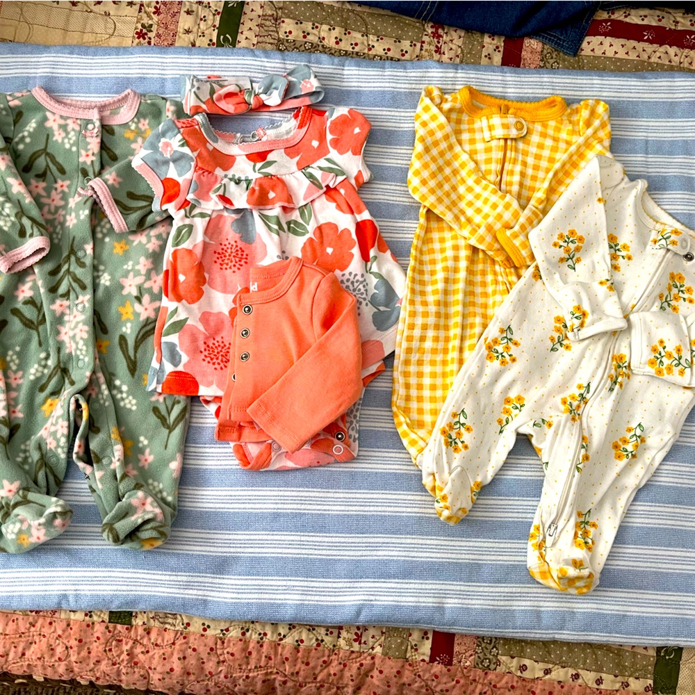 Carter’s Newborn outfit sets